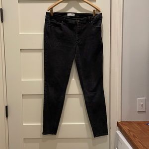 Loft black skinny jeans w/ 5 pocket styling, zip fly & finished hem